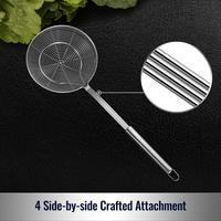Écumoire en maille d'acier inoxydable à long manche pour friteuse, idéale pour la cuisine de restaurant et la préparation de plats chauds