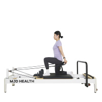 Reformer Pilates Professionnel Réglable avec Cadre en Alliage d'Aluminium Blanc, Emballage en Bois à Faible Bruit pour Aménagement de Studio
