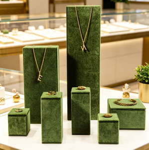 Bandejas de Exhibición de Joyería de Terciopelo Verde en Varios Tamaños, Soporte para Anillos, Collares y Pulseras, para Mostrador y Fotografía - Product Image 3