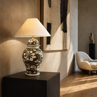 Lampe de table en céramique Chinoiserie marron et blanc à motif floral, base en céramique peinte à la main avec abat-jour en lin pour une décoration intérieure neutre