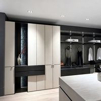 Armoire moderne en forme de L avec poignée dorée en MDF noir, verre courbé laqué et éclairage LED, meuble de maison de luxe avec coiffeuse