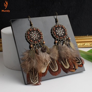 Boucles d'oreilles pendantes bohèmes en plumes naturelles, accessoires d'oreille rétro en filigrane bronze pour tenues de style <span class=keywords><strong>hippie</strong></span>, idéales pour les fêtes - Product Image 3