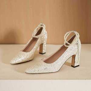 Escarpins à bout pointu avec paillettes et bride de cheville perlée, talon bloc, chaussures de mariée pour mariage - Product Image 2