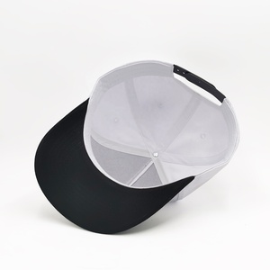 Cappello Snapback Casual Bianco con Logo Personalizzato e Colore a Contrasto per Uso Quotidiano, con Ricamo di Lettere, Cappellino da Baseball Bicolore per Uomo - Product Image 4