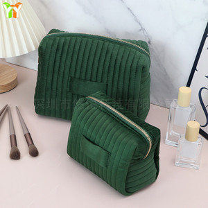 Borsa cosmetica in velluto con chiusura a cerniera viaggio alla moda per articoli da toeletta regalo damigella d'onore per il compleanno o la festa della mamma - Product Image 2