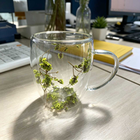 Mug en verre borosilicate à double paroi avec fleurs séchées vertes intégrées, tasse à café isolée thermiquement avec poignée