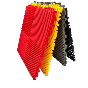 Spot Goods Tapis en plastique industriel Carrelages de sol de <span class=keywords><strong>garage</strong></span> à emboîtement ventilé pour atelier de vente de voitures Shownroom - Product Image 5