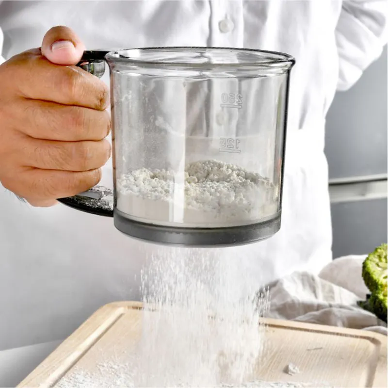 キッチンガジェットベーキングツール手動小麦粉ザルシェーカープラスチック小麦粉ふるいジュースフィルターファインメッシュストレーナーハンドル付き