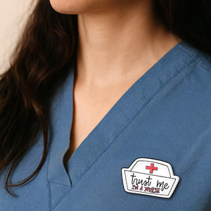 Magazzino <span class=keywords><strong>medico</strong></span> <span class=keywords><strong>medico</strong></span> infermiere Pin Badge siringa bottiglia di medicina colorato smalto artigianale ospedale clinica sanitaria merce personalizzata - Product Image 5
