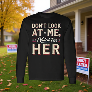 Camiseta de manga larga con estampado de humor político: No me mires, voté por ella - Product Image 3