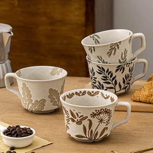 Tasse à café en terre cuite peinte à la main avec motif floral en relief, style vintage unique, peinture sous-glaçure, pour la maison ou le bureau - Product Image 4