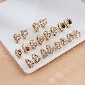 Pendientes Pequeños de Oro de 18k al por Mayor, Pendientes Elegantes para Mujer, Diseños de Pendientes, Joyería de Moda para Mujeres y Niñas - Product Image 1