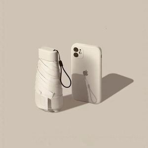 Parapluie mini ultra-léger à double usage avec protection UV à 40 %, portable, pare-soleil et pluie, pour femmes - Product Image 1