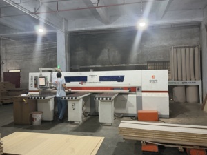 Sierra <span class=keywords><strong>de</strong></span> Panel Motorizada <span class=keywords><strong>de</strong></span> 380V y 22kW <span class=keywords><strong>para</strong></span> Cortar Aluminio, Acrílico y Muebles - Product Image 2