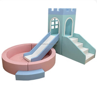 Aire de jeux intérieure personnalisée blanche pastel pour enfants, location pour fêtes et événements, maison de jeu multifonctionnelle avec toboggan et piscine à balles
