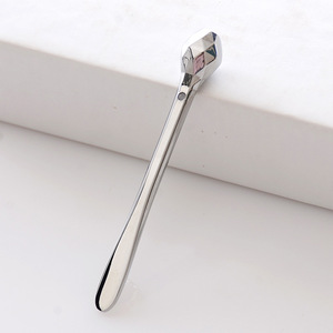 Outil d'application de sérum en alliage de zinc, bâton de massage pour crème contour des yeux en plastique, spatule cosmétique pour soins de la peau, outil de massage facial - Product Image 1