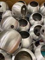 Billes creuses en aluminium pour raccords de poteaux de garde-corps australiens