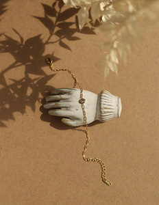 Pulsera de Acero Inoxidable Chapada en Oro de 18K, con un Solo Diamante Blanco, Resistente al Agua y a la Decoloración, para Mujer - Product Image 5