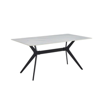 Table à manger rectangulaire moderne et contemporaine, plateau aspect marbre mat/brillant avec pieds en métal noir, capacité 6 personnes, mobilier de maison