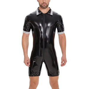 Mono erótico de cuero sintético brillante para hombre, con cremallera en la entrepierna, manga corta, cuello de solapa, ajustado y elástico, ideal para verano. - Product Image 1