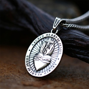 Pendentif Cœur Vintage en Acier Inoxydable avec Breloque Lettre Simple et Élégante - Product Image 6