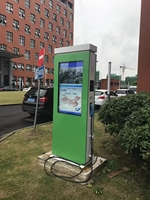 Équipement de publicité extérieure de kiosque d'affichage à cristaux liquides d'IP65, kiosque extérieur de signage de Digital, kiosque extérieur d'affichage avec le chargeur de voiture