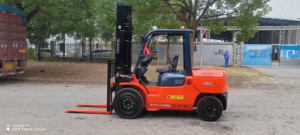 Chariot élévateur diesel Toyota d'occasion de 5 tonnes, chariot élévateur contrepoids d'origine japonaise, capacité de charge de 5 tonnes, Toyota 50 30 20 25 - Product Image 2