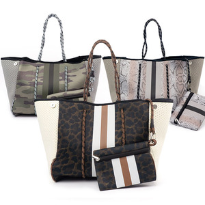 Vente en gros dames mode néoprène imprimé <span class=keywords><strong>l</strong></span>éopard <span class=keywords><strong>sac</strong></span> à main fourre-tout décontracté <span class=keywords><strong>sac</strong></span> à bandoulière avec fermeture ouverte noir <span class=keywords><strong>l</strong></span>éopard vendeur <span class=keywords><strong>sac</strong></span> - Product Image 4