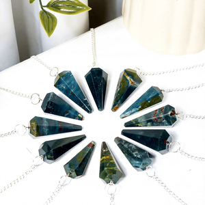 Péndulos Ecológicos de Ágata de Piedra Sanguínea Natural Tallados en Forma de V para Meditación y Decoración del Hogar - Product Image 1