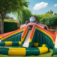 Grand parc aquatique gonflable avec mur d'escalade et piscine à jets d'eau en PVC pour jeux aquatiques en plein air