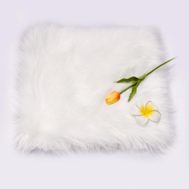 Coussin peluche blanc