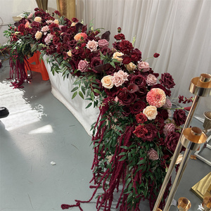 Arrangements floraux de luxe pour mariage IFG, couleur bordeaux et vert, pour la décoration de la table des mariés - Product Image 2