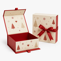 Boîte cadeau rigide blanche crème personnalisée avec couvercle à rabat et nœud en satin pour la distribution