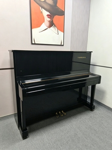 Piano Vertical Clásico Yamaha U1D, Importado de Japón, Artesanía Superior, Acabado Negro, Rendimiento Impecable - Product Image 2