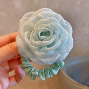 Nueva Diadema Francesa <span class=keywords><strong>de</strong></span> Flores Grandes <span class=keywords><strong>de</strong></span> <span class=keywords><strong>Tul</strong></span> con Camelias, Diadema <span class=keywords><strong>de</strong></span> Flores Hecha a Mano, Dulce y Elegante - Product Image 4