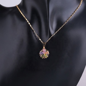 ชุดเครื่องประดับแฟชั่น HD Jewelry ลายดอกไม้ ชุบทอง 18k สร้อยคอพร้อมจี้และต่างหูสำหรับผู้หญิง - Product Image 3