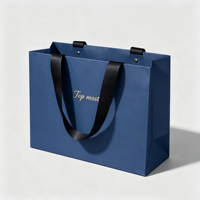 Sac en papier bleu marine personnalisé avec une poignée en ruban satiné et des rivets métalliques pour la vente au détail en boutique
