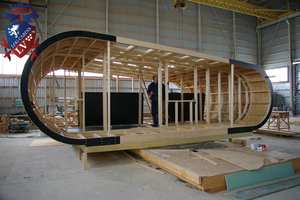 Maisons conteneurs avec chambre et toilettes, structure en acier, alimentées à l'énergie solaire, étanches, pour usage hôtelier, type vaisseau spatial. - Product Image 3