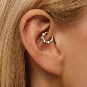 Bijou non-percé en argent sterling S925 plaqué or 18 carats, manchette d'oreille ou de nez classique en zircone pour cartilage et daith - Product Image 5