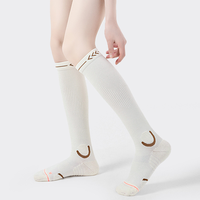 Chaussettes de compression tricotées invisibles avec semelle éponge pour la course à pied et le saut à la corde, pour jeunes sportifs, collection Printemps, offre ODM
