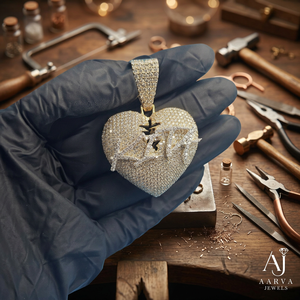 Herzförmiger Moissanit-Anhänger mit Efeu-Kette, Goldfarben, Funkelnder Schmuck als Geschenk - Product Image 1