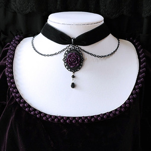 قلائد سوداء مخملية من الورد القوطي للنساء - Product Image 6