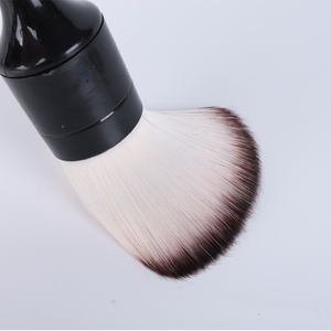 Brosse de détail professionnelle en plastique à poils doux pour le <span class=keywords><strong>nettoyage</strong></span> <span class=keywords><strong>intérieur</strong></span> <span class=keywords><strong>et</strong></span> <span class=keywords><strong>extérieur</strong></span> des voitures - Product Image 4