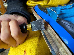 Kit d'outils de maroquinerie pour soudeur de semelles et talons, fer à souder, outil de polissage et de cirage à la cire chaude - Couteau, poinçon, aiguille à coudre - Product Image 5