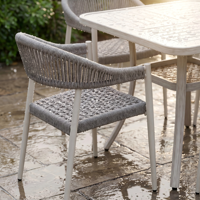 Ensemble de salle à manger d'extérieur pour 4 personnes, table en aluminium 5 pièces et chaises en rotin tressé, mobilier de jardin imperméable, résistant au soleil et à la rouille