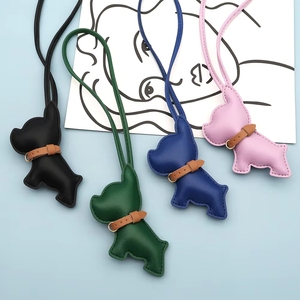 Colgante de piel sintética de varios colores con diseño de Bulldog Francés y correa larga, accesorio para llavero y bolso - Product Image 1