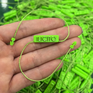 Giá thấp tùy chỉnh bạc lá dập nổi logo con dấu nhựa tag khóa cho hàng may mặc - Product Image 1