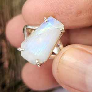 Arc-en-ciel Moonstone Coffin Prong Ring Bague en argent sterling 925 faite à la main Belle pierre précieuse Cadeau pour elle pour les fêtes - Product Image 2