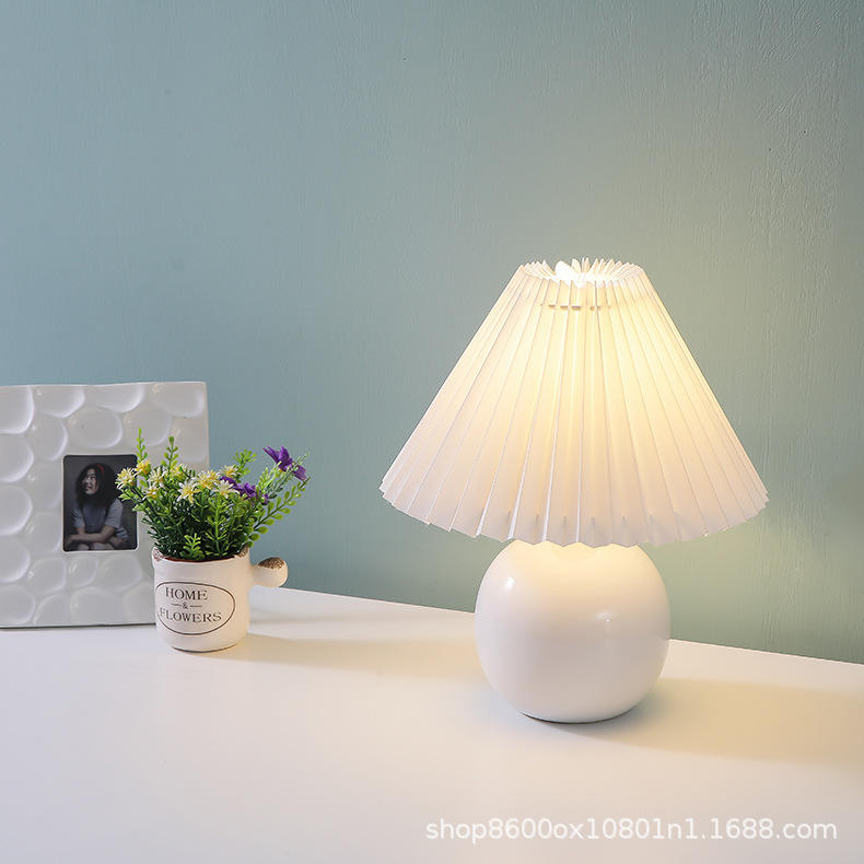 Modern Vintage INS Girl Heart Decorative Ceramic Table Lamp ABS