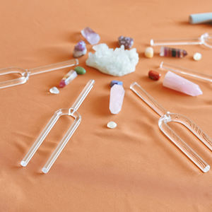 SUCCESS 432Hz 440Hz Tenedor de afinación de cristal transparente de alta pureza Tenedor de afinación de cuarzo Chakra para instrumentos curativos de baño de sonido - Product Image 1